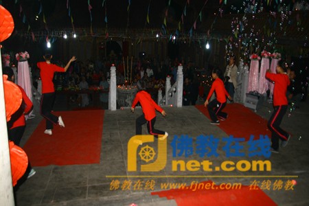 Trung Quốc: Phật giáo dùng các phương thức làm lễ cầu phước cho đất nước, nhân kỷ niệm 60 năm ngày thành lập nước ảnh 38 caunguyen 38.jpg