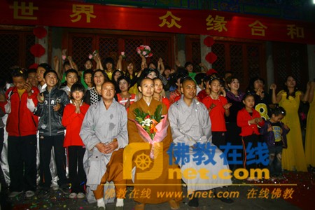 Trung Quốc: Phật giáo dùng các phương thức làm lễ cầu phước cho đất nước, nhân kỷ niệm 60 năm ngày thành lập nước ảnh 39 caunguyen 39.jpg