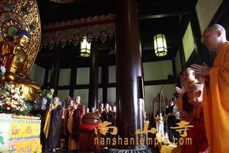 Trung Quốc: Phật giáo dùng các phương thức làm lễ cầu phước cho đất nước, nhân kỷ niệm 60 năm ngày thành lập nước ảnh 26 caunguyen26.jpg