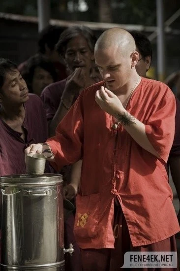 Cận cảnh cai nghiện tại chùa Thái Lan