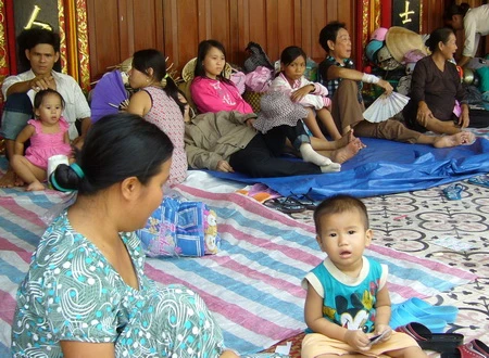 Khách dự lễ hội Nguyễn Trung Trực ở trọ miễn phí tại chùa Quan Đế (TP Rạch Giá, Kiên Giang) - Ảnh: TẤN THÁI