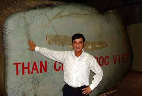 Anh Nam, bí thư thứ hai của Đại sứ quán Việt Nam tại Myanmar, là người được ông Cường ủy quyền tham gia đấu giá khối ngọc bích.