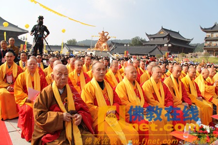 CHU TON THIEN DUC THAM DU LE KHAI MAC.jpg