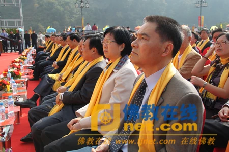 QUY QUAN KHACH THAM DU LE KHAI MAC.jpg