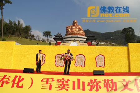 TUAN LE VAN HOA DI LAC NUI TUYET DAU NAM 2009.jpg