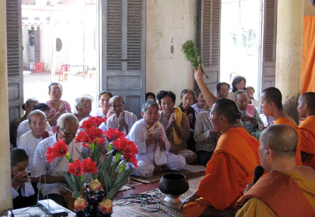 dâng y kathyna chùa Rạch Sỏi