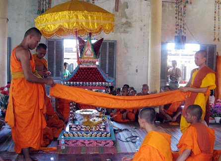 dâng y kathyna chùa Rạch Sỏi