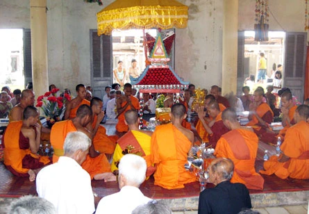 dâng y kathyna chùa Rạch Sỏi