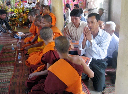 dâng y kathyna chùa Rạch Sỏi