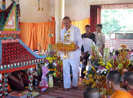 dâng y kathyna chùa Rạch Sỏi