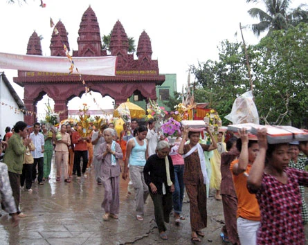 dâng y kathyna chùa Rạch Sỏi