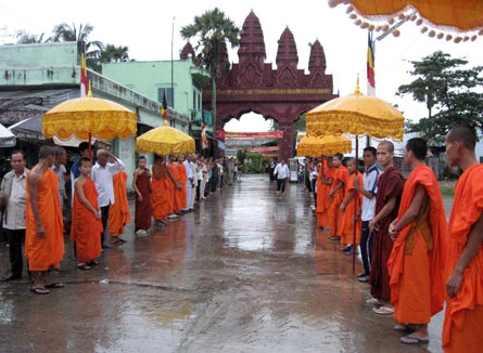 dâng y kathyna chùa Rạch Sỏi