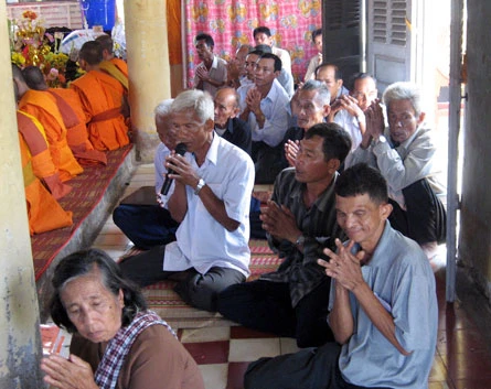 dâng y kathyna chùa Rạch Sỏi