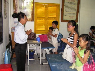 Thương trào nước mắt lớp học nơi cửa chùa ảnh 1 Thương trào nước mắt lớp học nơi cửa chùa ảnh 1