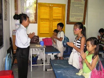 Thương trào nước mắt lớp học nơi cửa chùa ảnh 1