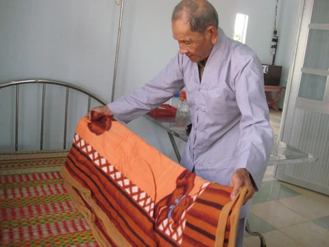 Ông Kỷ Minh Cuội sắp xếp chỗ ở mới tại Hội dưỡng lão Đức Thọ.