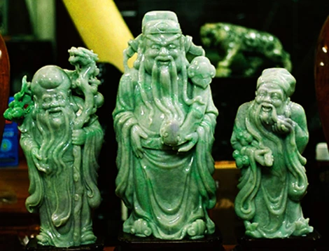 Tác phẩm Tam đa làm từ ngọc Myanmar do nghệ nhân Đào Trọng Cường chạm khắc có giá 270.000USD.