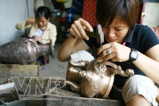 Nghệ nhân đúc đồng làng Ngũ Xã ảnh 8 Nghệ nhân đúc đồng làng Ngũ Xã ảnh 8