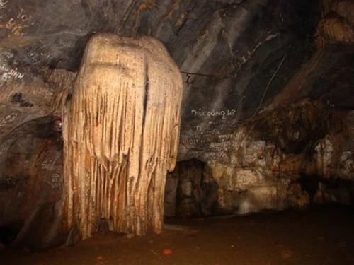 Kho muối là một quần thể thạch nhũ bé, trắng toát