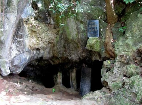 Cửa động Từ Thức nơi đề thơ của chúa Trịnh Sâm và Lê Quý Đôn