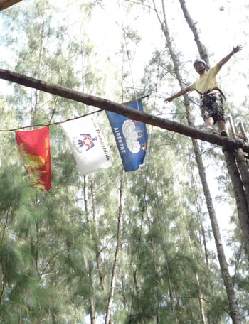 Không được té, không được sai lầm, vì có những sai lầm là trắng tay! -Ảnh: N.V.Mỹ