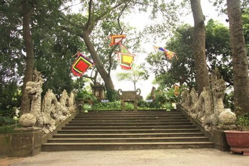 Đôi rồng thời Lý phủ phục bên mạn sườn đồi thờ nguyên phi Ỷ Lan