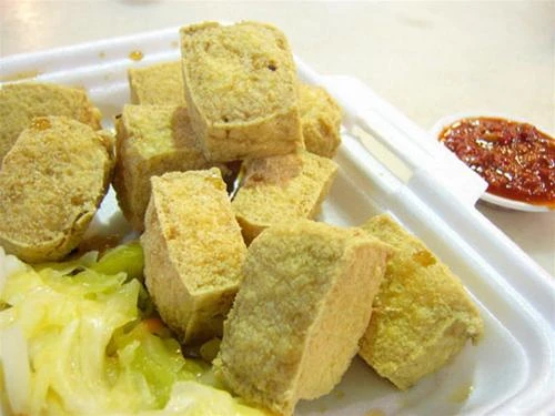 Chiên ngập trong chảo dầu là phương pháp chế biến phổ biến nhất của món đậu hũ thối