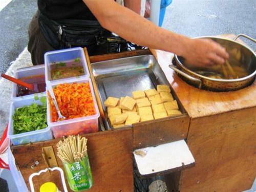 Gánh đậu hũ thối là hình ảnh dễ bắt gặp ở Hong Kong Gánh đậu hũ thối là hình ảnh dễ bắt gặp ở Hong Kong