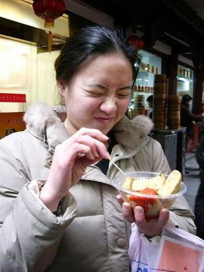 Vị thì ngon, nhưng mùi đậu hũ thối quả là một thử thách cho người ăn