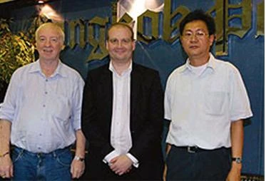 Ông Wanchai Rujawongsanti ( thứ ba bên phải cùng).