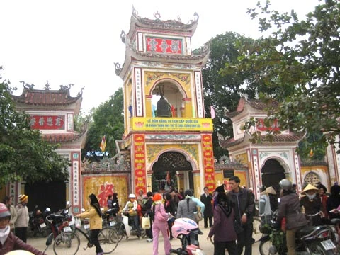 Cổng chùa Giáng ở xứ Thanh.
