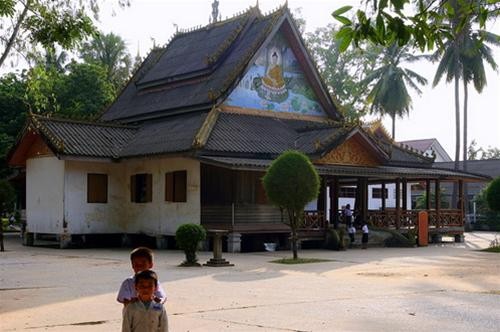 Không khí yên ả trong các ngôi chùa ở thủ đô Vientiane Không khí yên ả trong các ngôi chùa ở thủ đô Vientiane