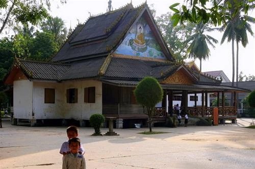 Không khí yên ả trong các ngôi chùa ở thủ đô Vientiane