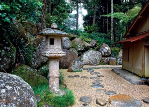 Thạch đăng lung - điểm nhấn quen thuộc trong thiết kế vườn Nhật