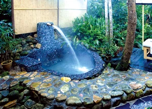 Nhà tắm được thiết kế hoà mình cùng thiên nhiên.