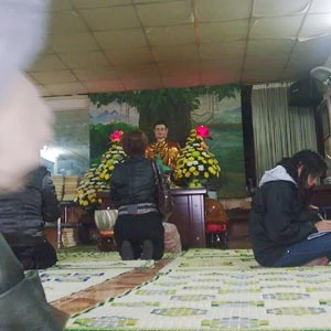 Trước lúc trò chuyện với người cõi âm