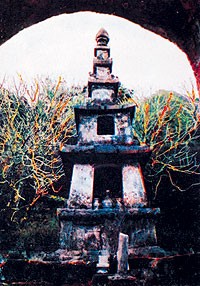 Tháp Huệ Quang thờ Phật hoàng ở chùa Hoa Yên, núi Yên Tử (Quảng Ninh) - Ảnh: tư liệu Tháp Huệ Quang thờ Phật hoàng ở chùa Hoa Yên, núi Yên Tử (Quảng Ninh) - Ảnh: tư liệu