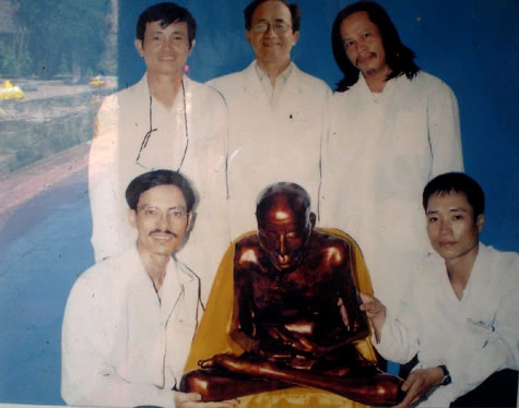 Những nhà khoa học, nghệ nhân tu bổ hai pho tượng nổi tiếng ở chùa Đậu.