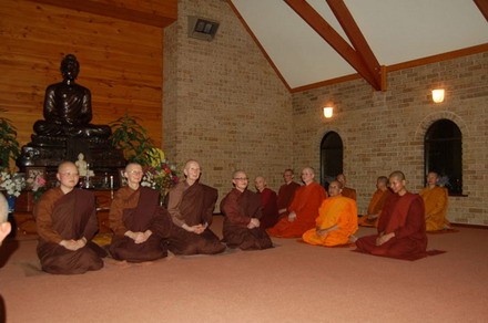 Khai trừ Tu viện Phật giáo Nam tông Bodhinyana vì tổ chức cho tu nữ thọ Đại giới ảnh 5 tykheoni_5.jpg