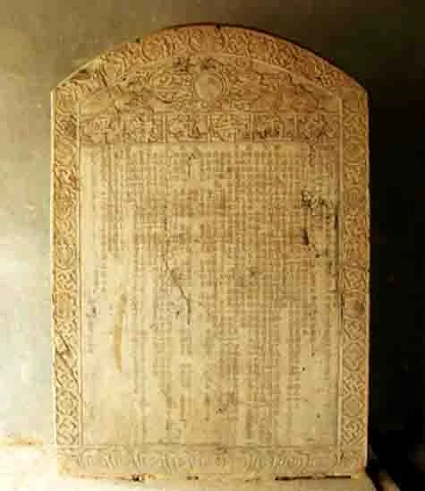 Tấm bia cổ ghi lịch sử chùa Đậu.