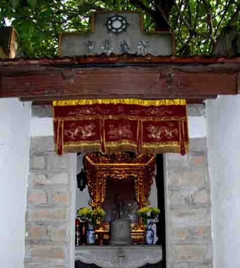 Am chứa nhục thân thiền sư Vũ Khắc Minh. Am chứa nhục thân thiền sư Vũ Khắc Minh.