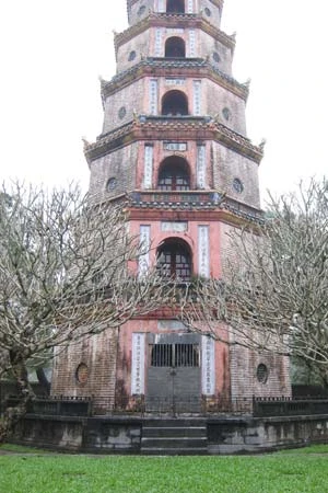 Ngôi tháp trong chùa Thiên Mụ.