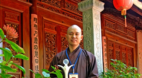 Tiến sĩ Phật học Thích Đức Thiện - trụ trì chùa Phật Tích. Tiến sĩ Phật học Thích Đức Thiện - trụ trì chùa Phật Tích.