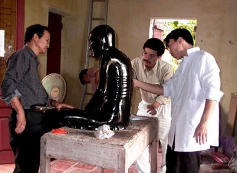 Nhóm phục dựng cho TS. Nguyễn Lân Cường chỉ đạo đã không cần dùng giá đỡ xương vẫn phục dựng thành công nhục thân (Ảnh: Nguyễn Lân Cường).