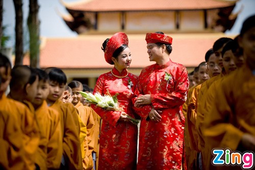 Thúy Nga làm đám hỏi nơi cửa thiền