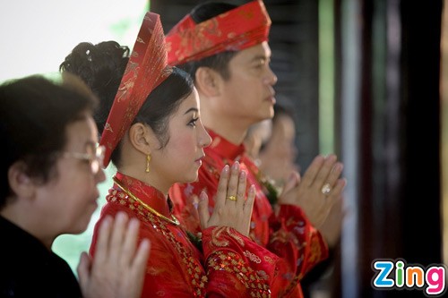Thúy Nga làm đám hỏi nơi cửa thiền