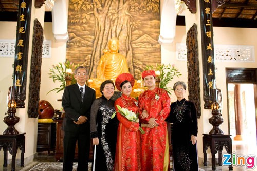 Thúy Nga làm đám hỏi nơi cửa thiền