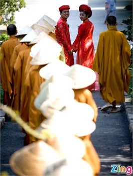 Thúy Nga làm đám hỏi nơi cửa thiền