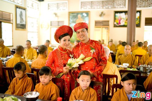 Thúy Nga làm đám hỏi nơi cửa thiền