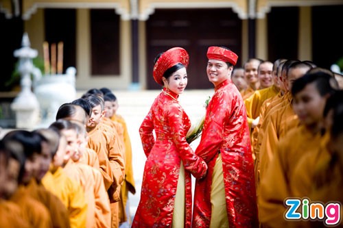 Thúy Nga làm đám hỏi nơi cửa thiền